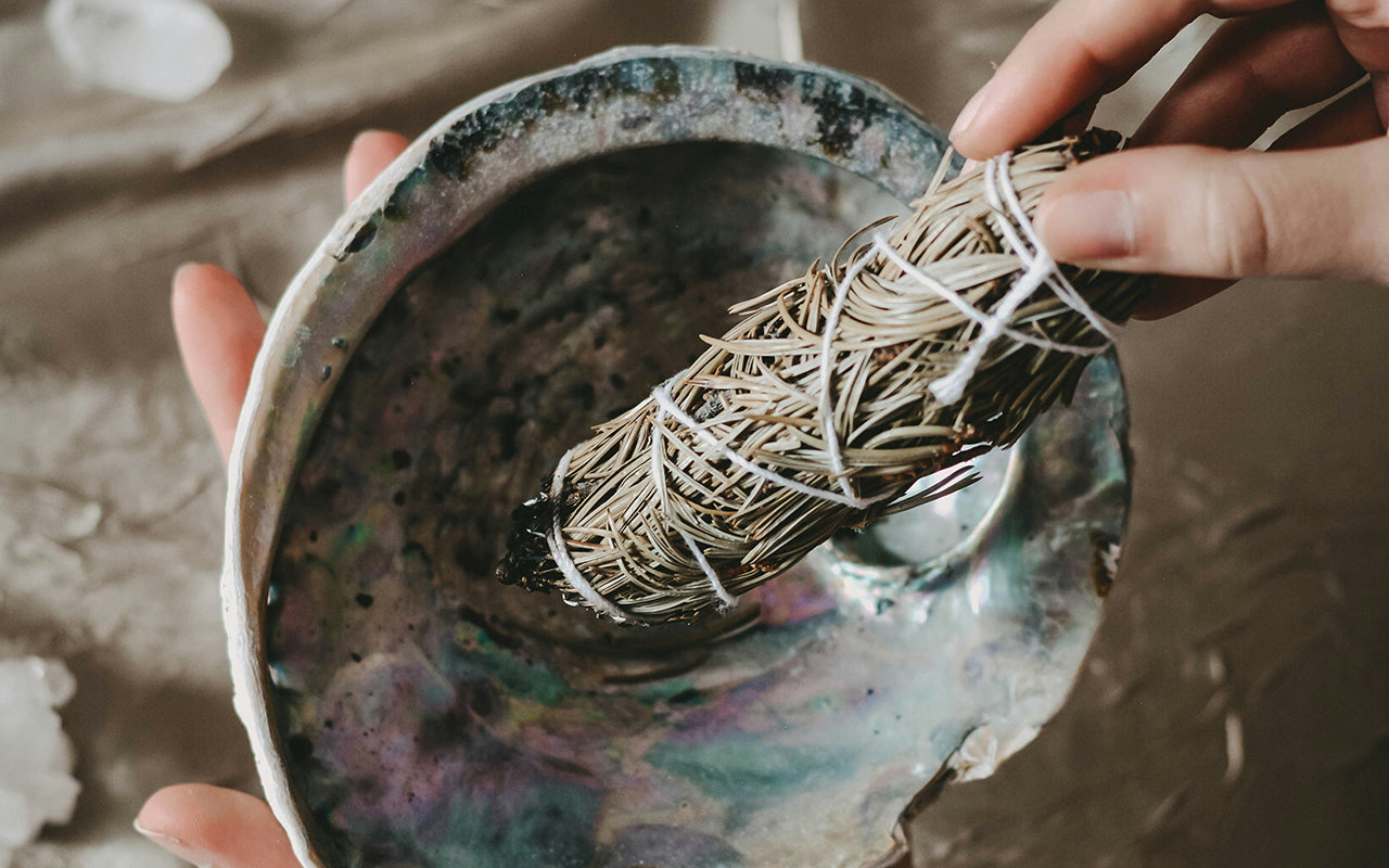 The Art of Smudging: A Guide to Smudge Sticks